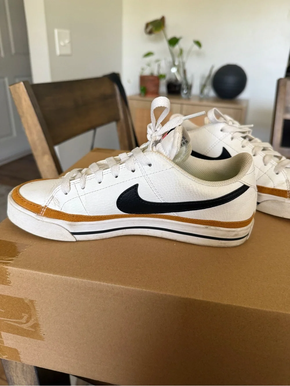 Nike womens court legacy Low-Top Sneakers size 7